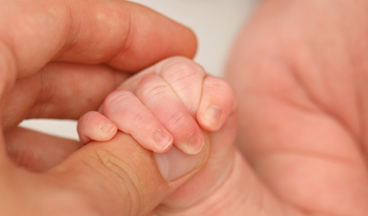 Protection électromagnétique pour la grossesse et le bébé dans un berceau ou petit lit